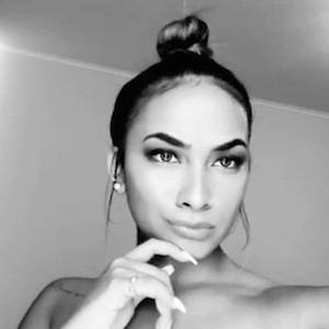 Ysabelle Capitule image 4