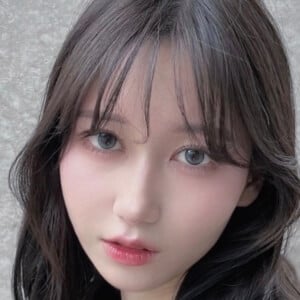 Yukirinu, 33 (YouTube Star)