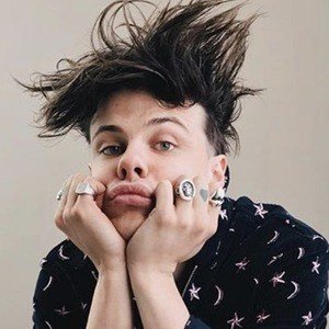 Yungblud, 28 (Рок-певец)