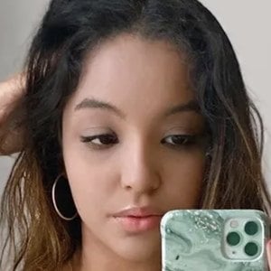 Yvanna Ambrosi, 19 (Instagram Star)