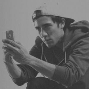 Zach King, 35 (YouTube明星)