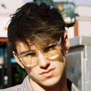 Zach Sutton, 29 (Bassiste)