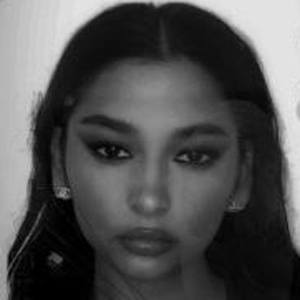 Zaina Sarah, 24 (YouTube Star)