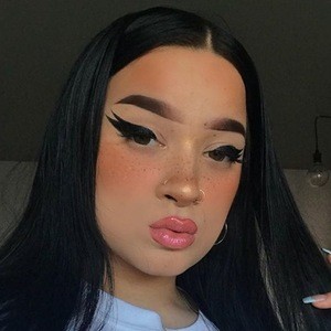 Zena Sativa, 29 (Instagram明星)