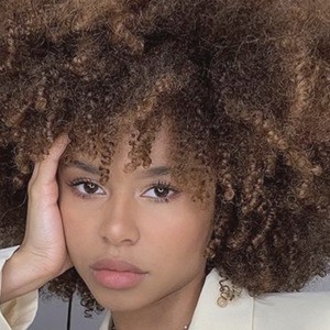 Zoe Foster, 25 (YouTube明星)