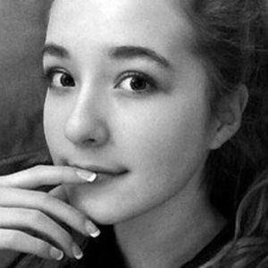 Zoe Fraser, 23 (Nữ diễn viên truyền hình)