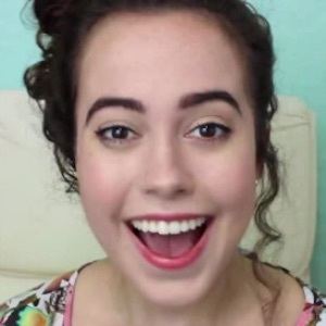 Zoe Herdt image 2