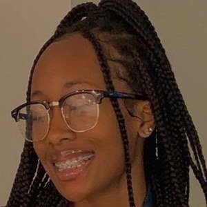 Zoe Olivia, 20 (TikTok Star)