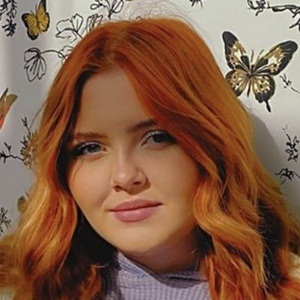 Zoe Sennett, 24 (Estrella de TikTok)