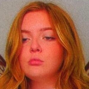 Zoe Sennett, 24 (TikTok Star)