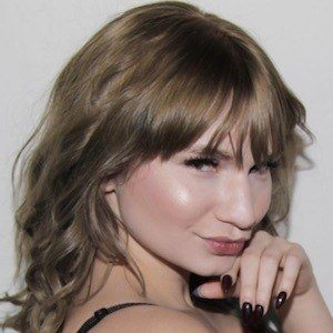 Zoie Burgher image 3