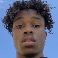 6 WAVE, 25 (Instagram Star)