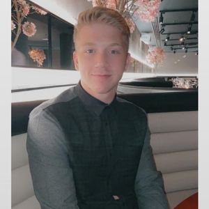 Aaron Foster, 24 (Ngôi sao Instagram)