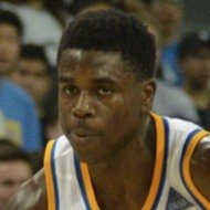 Aaron Holiday, 29 (Người chơi bóng rổ)