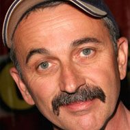 Aaron Tippin, 65 (鄉村歌手)