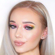 Abbey Strohmeyer, 22 (Makeup Artist)