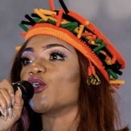 Ada Ehi, 36 (Cantante de Gospel)