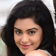 Adah Sharma, 34 (Attrice di film)