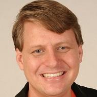 Adam Christianson, 52 (播客主持人)