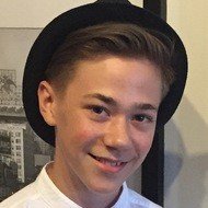 Adam Winwood, 22 (Estilista)