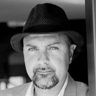 Adolfo Suaya, 64 (Unternehmer)