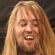 Adrian Lambert, 42 (贝斯手)