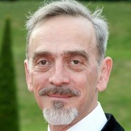 Adrian Schiller (1964 - 2024) (電視演員)