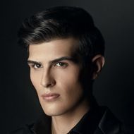 Adriel Favela, 31 (Weltmusik-Sänger)
