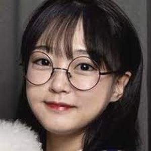 Ae Jeong, 35 (YouTube Star)