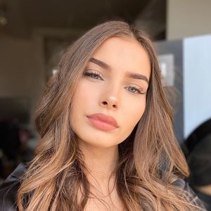 Agnes Cosatti, 22 (Instagram明星)