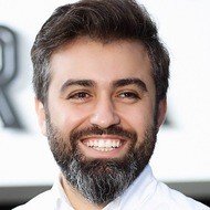 Ahmet Cobain, 38 (造型師)