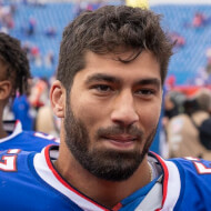 A.J. Epenesa, 27 (足球运动员)