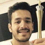 Akhil Akhineni, 31 (电影演员)