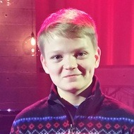 Aksel Rykkvin, 22 (Cantante de Música Mundial)