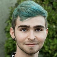 Alan Ayala, 27 (Ca sĩ nhạc Pop)