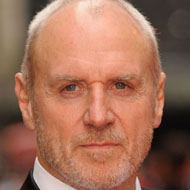 Alan Dale, 76 (Attore TV)