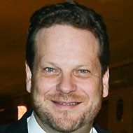 Albert Schultz, 62 (Diretor)