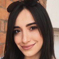 Ale Ríos, 27 (YouTube Star)