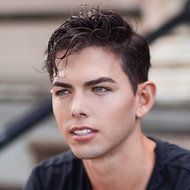 Alex Hager, 29 (Cantante Pop)