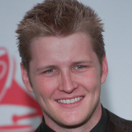 Alexander Acha, 40 (Ca sĩ nhạc Pop)