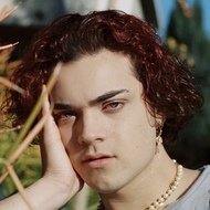 Alexander Stewart, 26 (Cantante Pop)