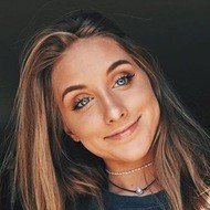 Alexis Eve Hagelgans, 22 (Instagram明星)