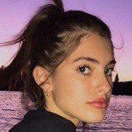 Alexis Linder, 20 (家庭成员)