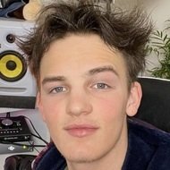 Alfie Sheard, 24 (Cantante pop)