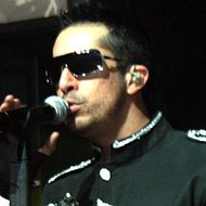 Alfonso Pichardo, 52 (流行歌手)