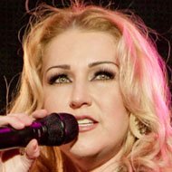 Alicia Villarreal, 54 (世界音乐歌手)