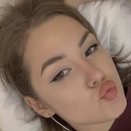 Alina Pak, 27 (TikTok明星)