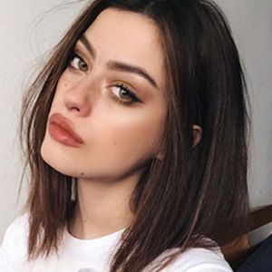 Alissa Salls, 26 (Instagram Star)