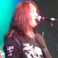 Allen McKenzie, 65 (Gitarrist)