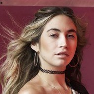 Allie Kaplan, 32 (流行歌手)